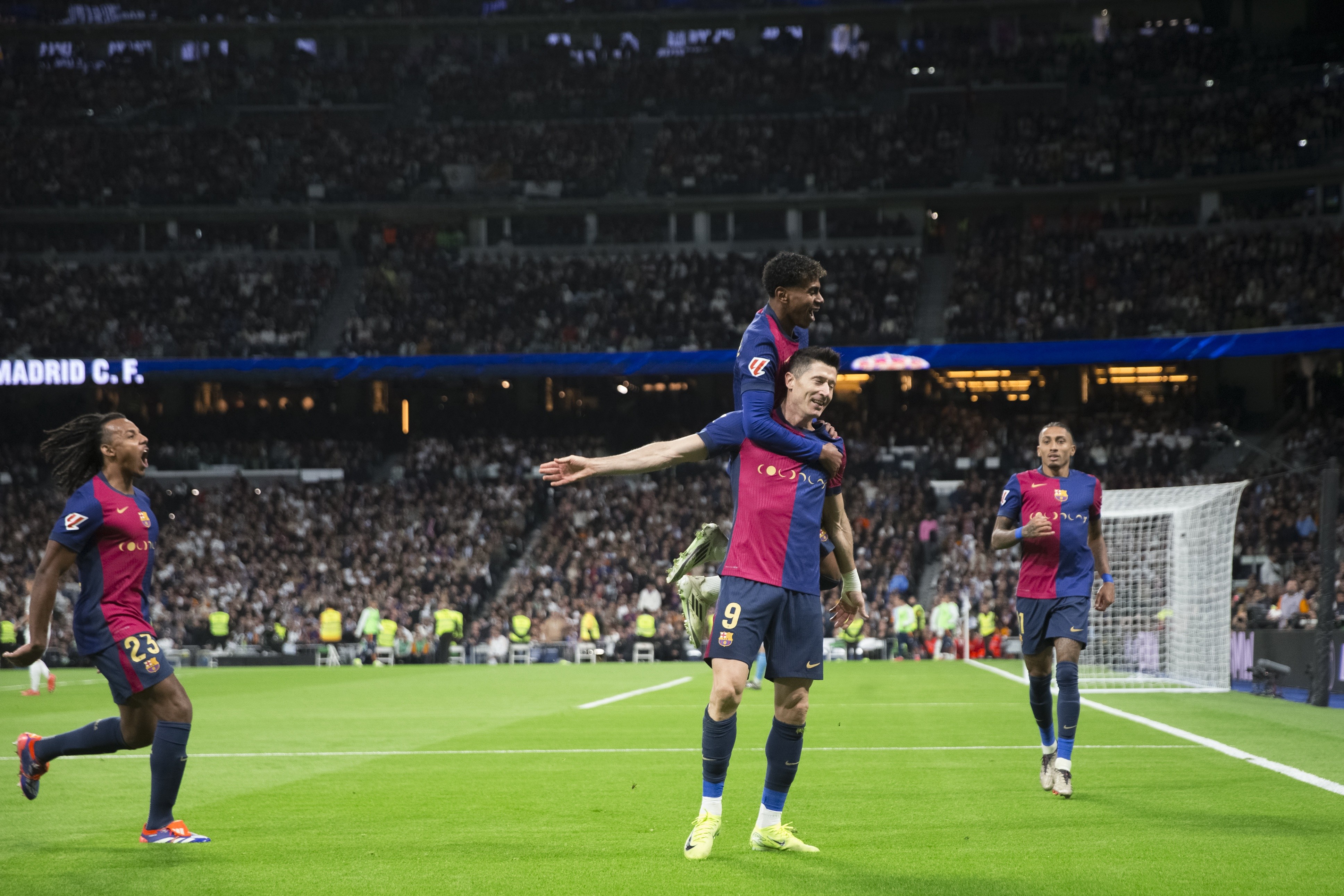 关于莱万多夫斯基与90激战阿森纳分钟，重要助攻胜负难料！，巴特勒焦点对战赛场气氛高涨的信息